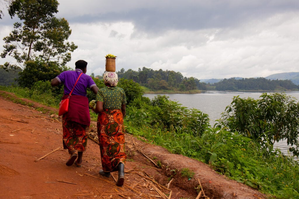 2022_Uganda_LakeBunyonyi17-1024x683